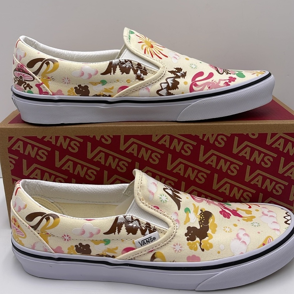 Vans Men’s Classic Slip-On Get Outdoors Classic White 
VN000BVZFRL
Sneakers - Picture 16 of 16